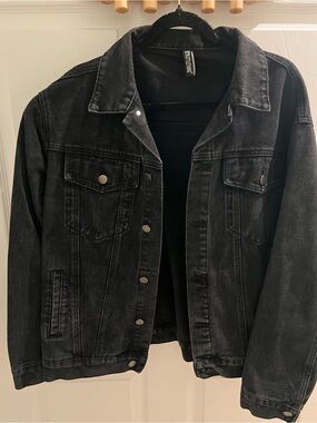 PrettyLittleThing Black Washed Denim Trucker Jacket